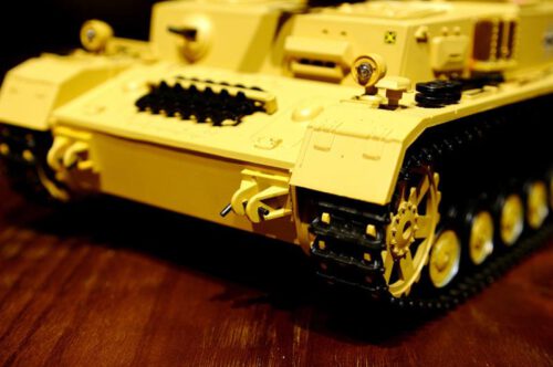 ferngesteuerter-panzer-mit-schussfunktion-rauch-sound-deutscher-kampfwagen-4-f1-18.jpg