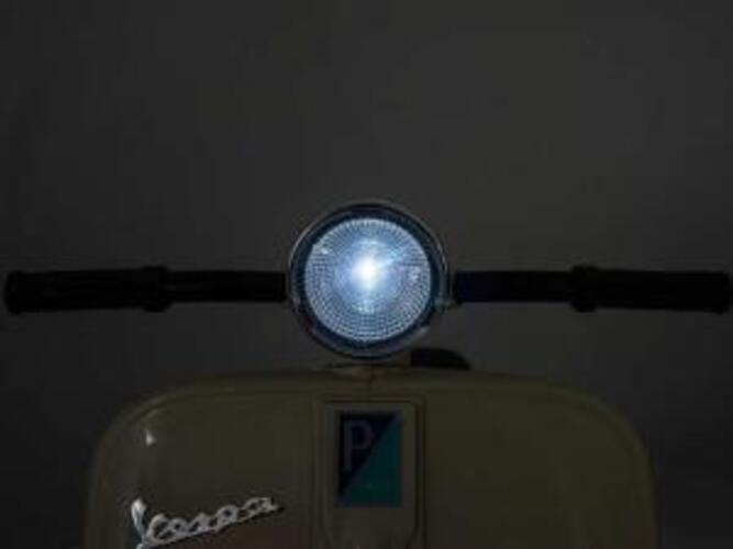 VESPA 150 VL1T Lizenziert mit 12V Akku, Ledersitz und EVA Reifen – Bild 2