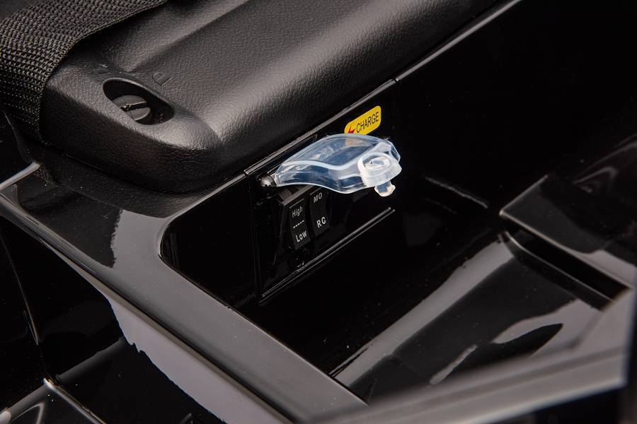 Elektro Kinderfahrzeug „Porsche Macan“ – Lizenziert – 12V10A Akku, 2,4Ghz Fernsteuerung, MP3+Leder+EVA – Bild 9